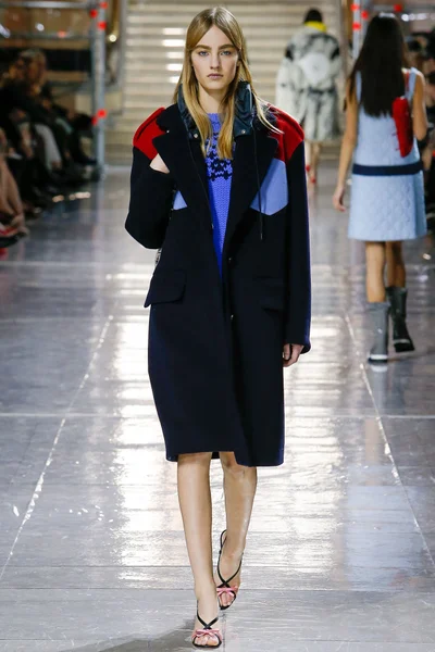 Look 8